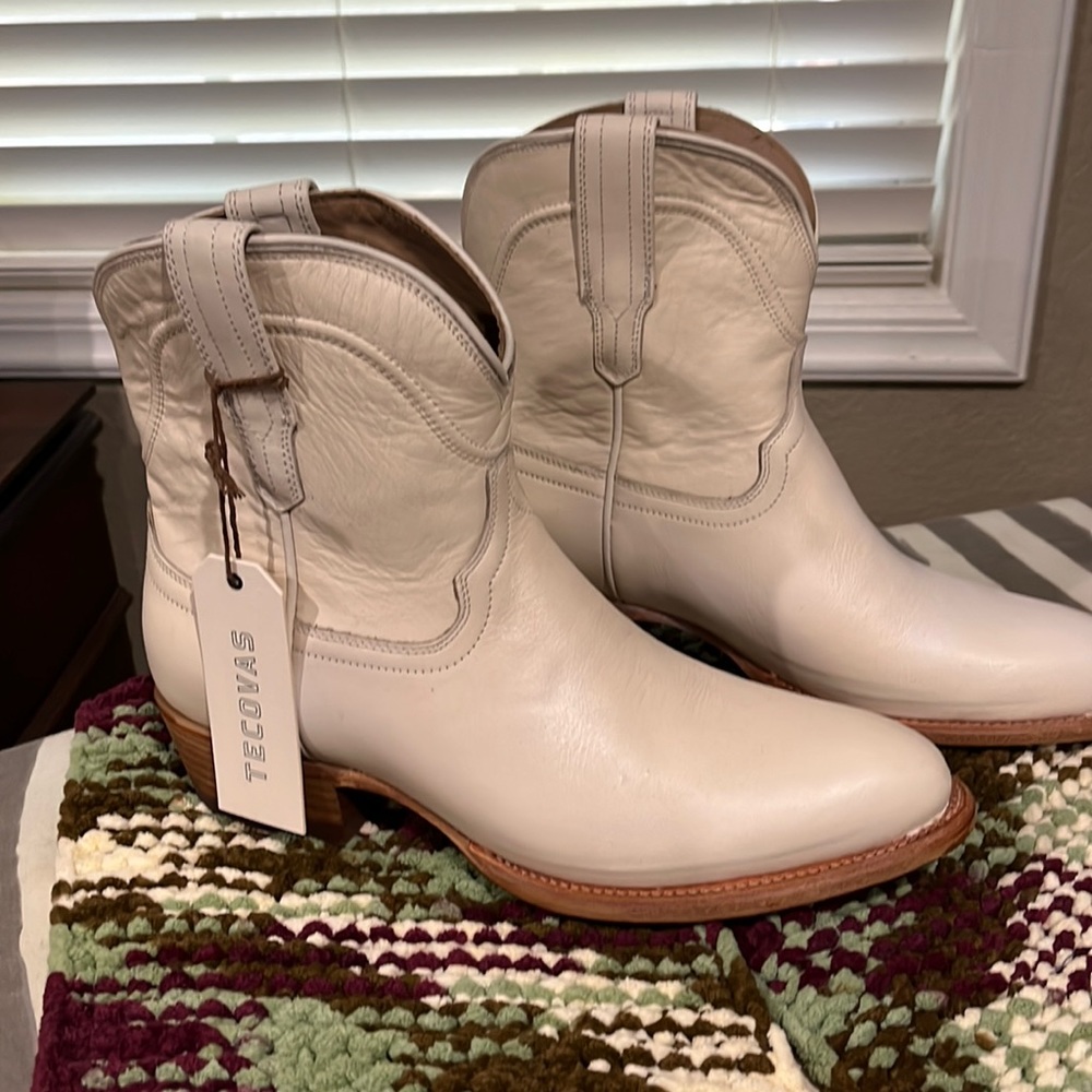 Adorable Tecovas “Penny”boot. Brand new in Box.